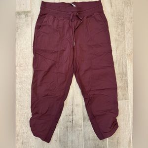 Lululemon Dance studio lined mid-rise crop 25” Size 10